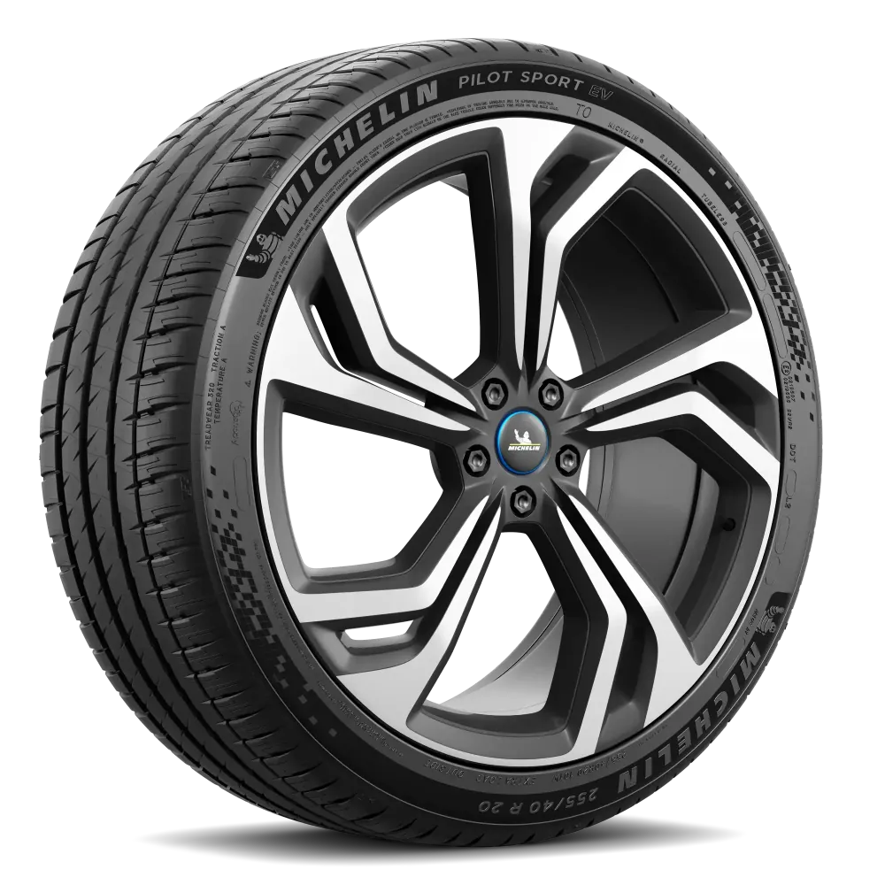 Pneu Michelin Pilot Sport EV montado em roda de liga leve, com inscrições na lateral