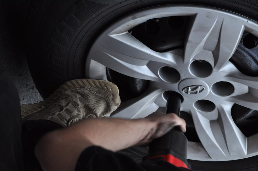 rodizio e calibragem de pneus para prolongar durabilidade michelin